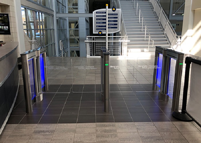 Cac-kiem-soat-truy-cap-trung-tam-giai-tri-voi-cong-xoay-quanh-SU5000